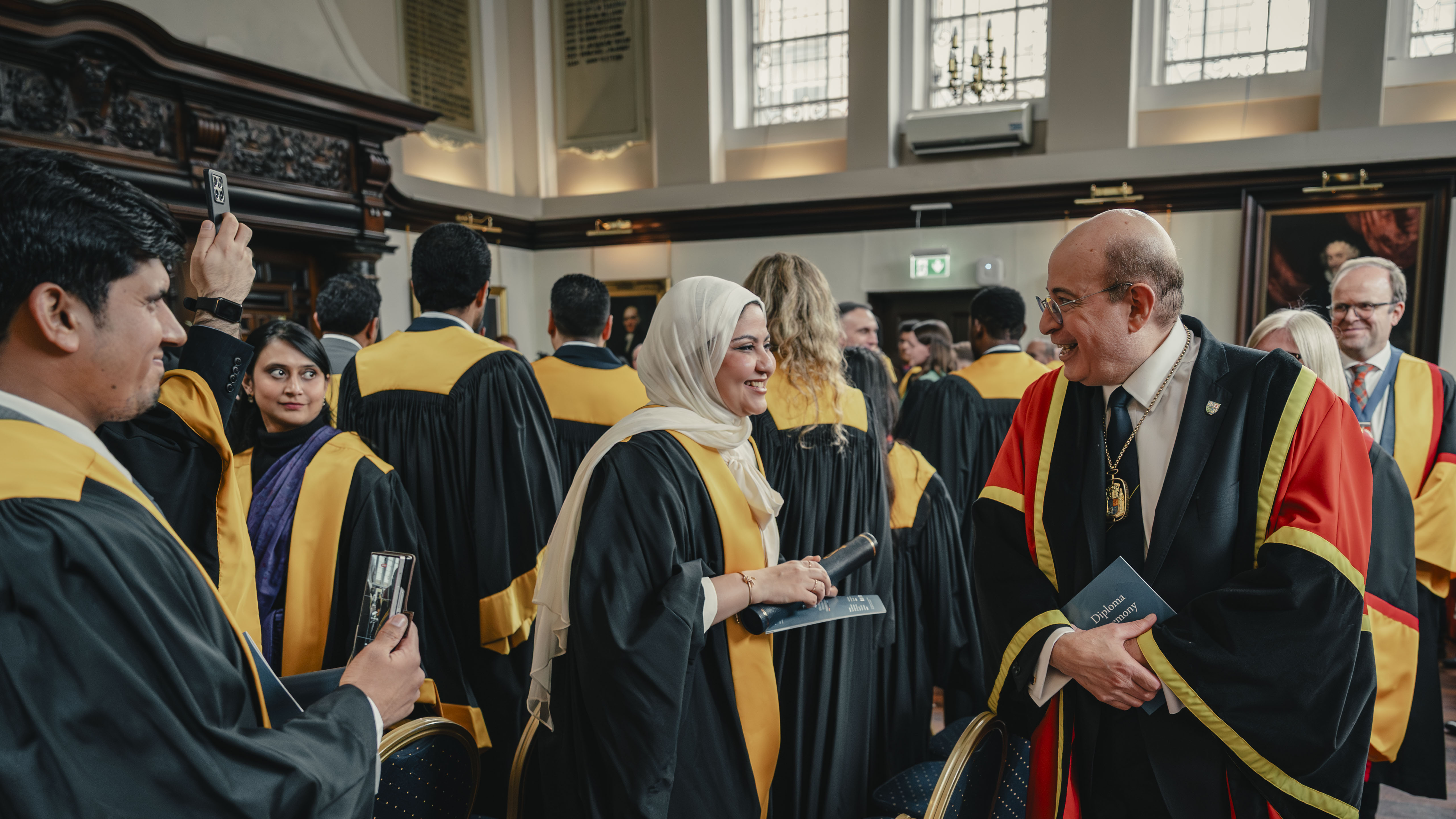 President talking to a diplomate